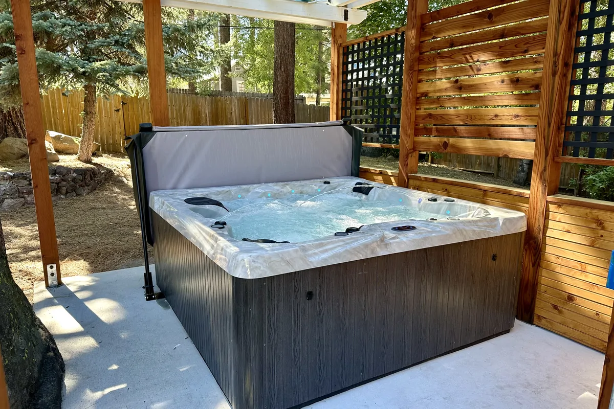 Gateway Getaway Hot Tub