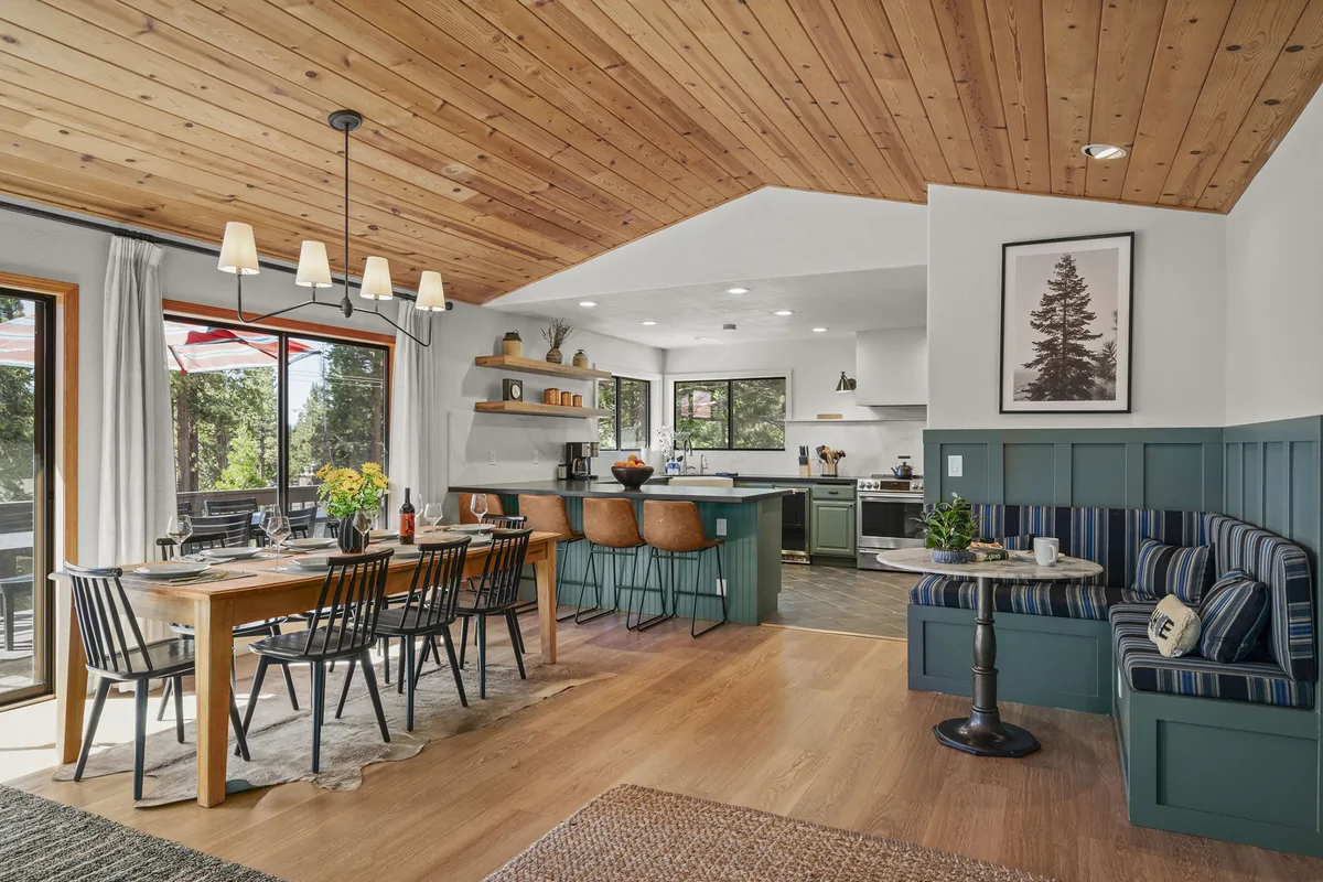 Dining Area: Heritage Crest Tahoe