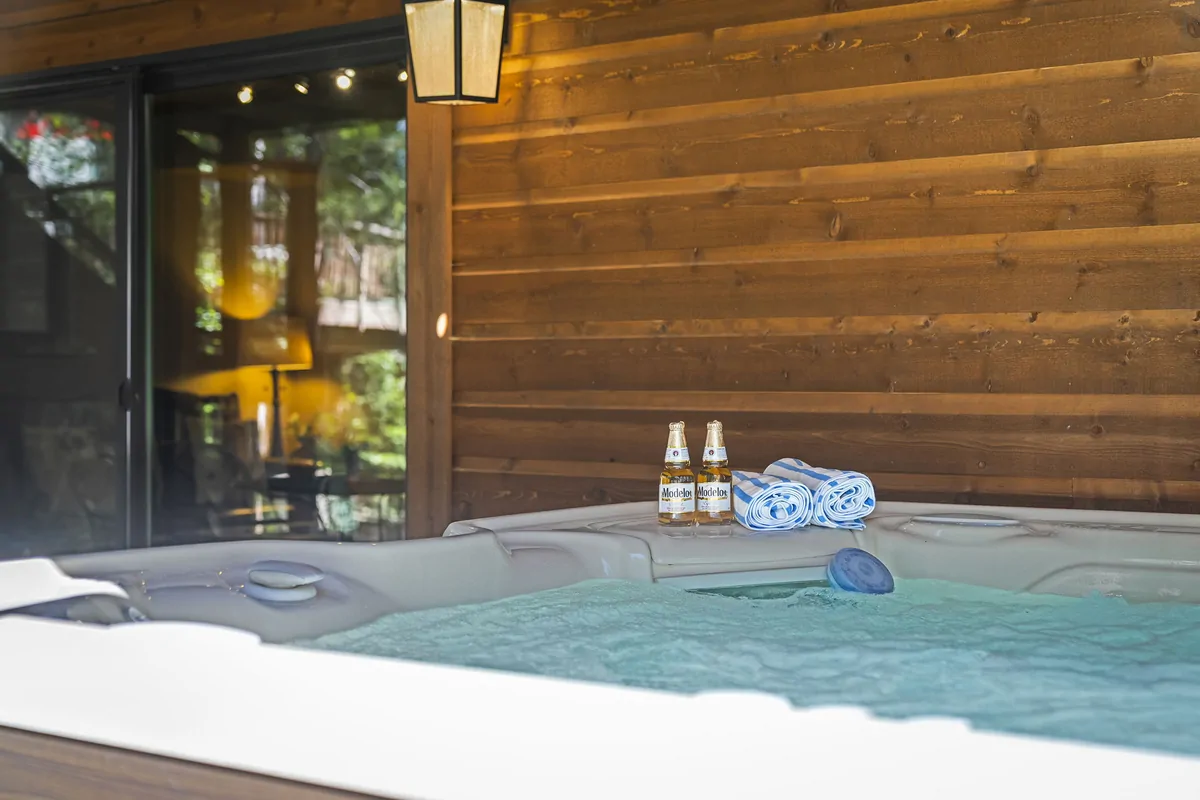 Lower Floor: Deluxe hot tub: Mountainscape Oasis