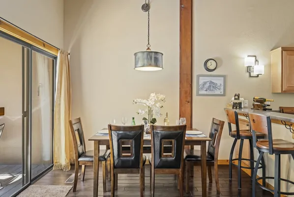 Dining Table for 6: Bear Den at Northstar