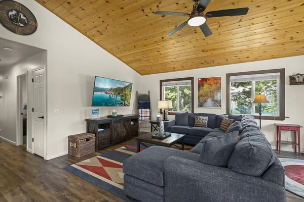 Living Room with TV: Mountain Relaxation Haven