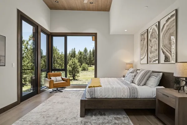 Primary En-Suite on the Main Floor 1, King, Sleeps 2