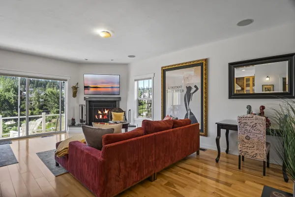 Living Room: Holy Cow Downtown Riverfront