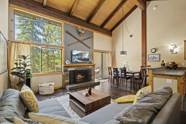 Living Room: Bear Den at Northstar