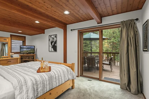 Downstairs Master Bedroom - Donner Lake Vacation Lodge