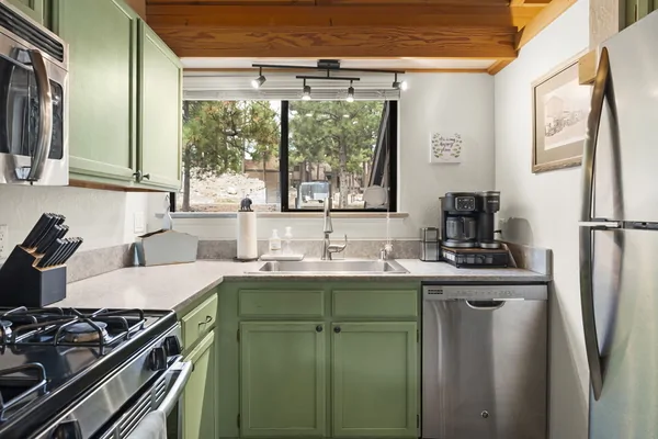 Kitchen - Sagebrush Hideaway