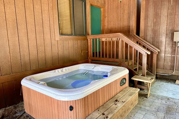 Hot Tub at Pinecone Lodge