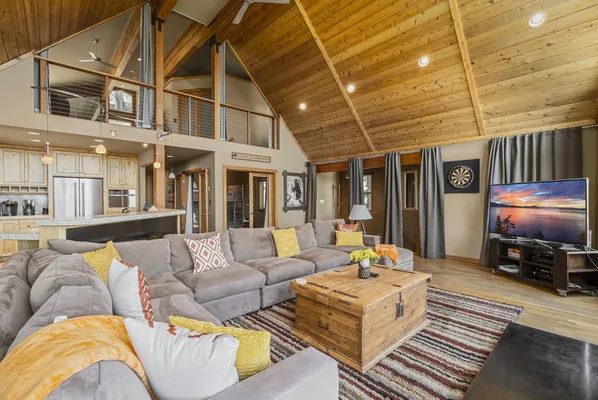Living Room: Falcon's Eye View Retreat