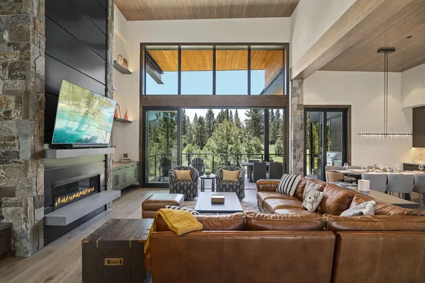Alpine Greenside Estate Living Room