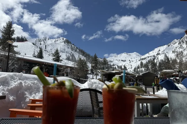 Palisades Tahoe Apre Skiing