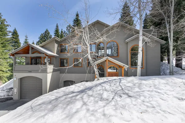 Front of Home Hilltop Manor in Tahoe Donner