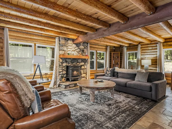 Tahoe Donner Log Cabin with Private Hot Tub