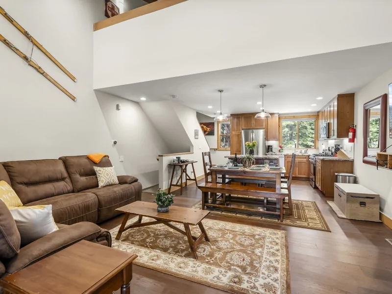 Gold Bend Getaway Living Room