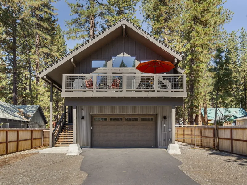 Front View-Kings Bear Cabin