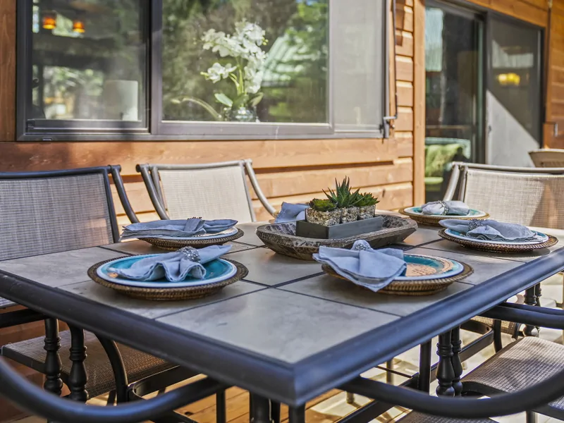 Main Floor Patio Dining Set : Mountainscape Oasis