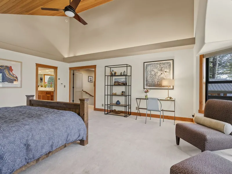Primary bedroom: Hilltop Manor in Tahoe Donner