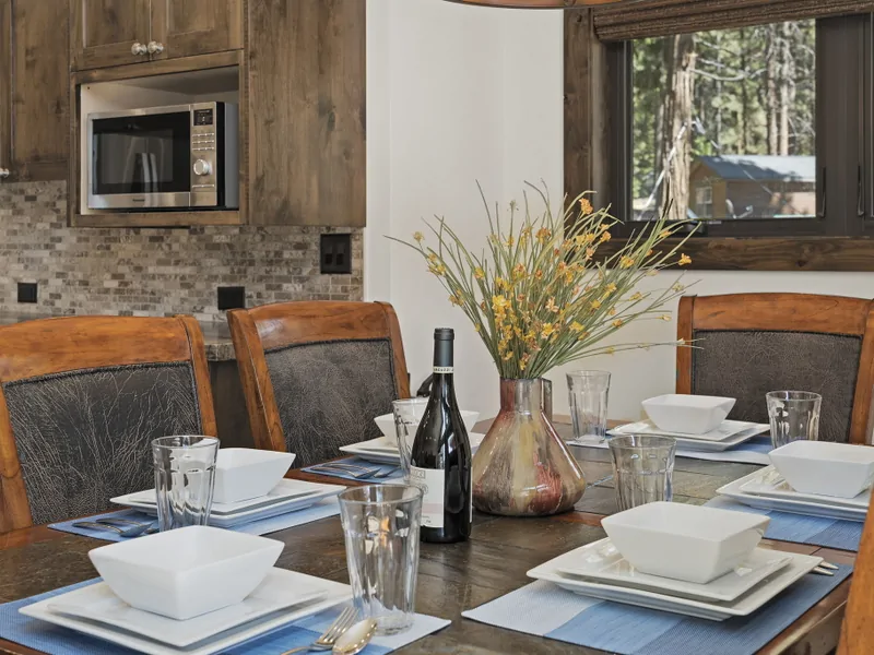 Dining Set-up for 6-Kings Bear Cabin