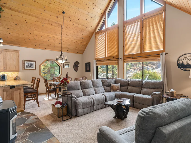 Family Room: Pinecone Lodge with Private Hot tub