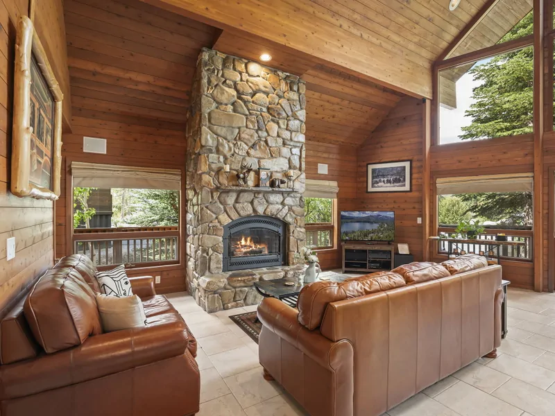 Living Room TV - Donner Lake Vacation Lodge