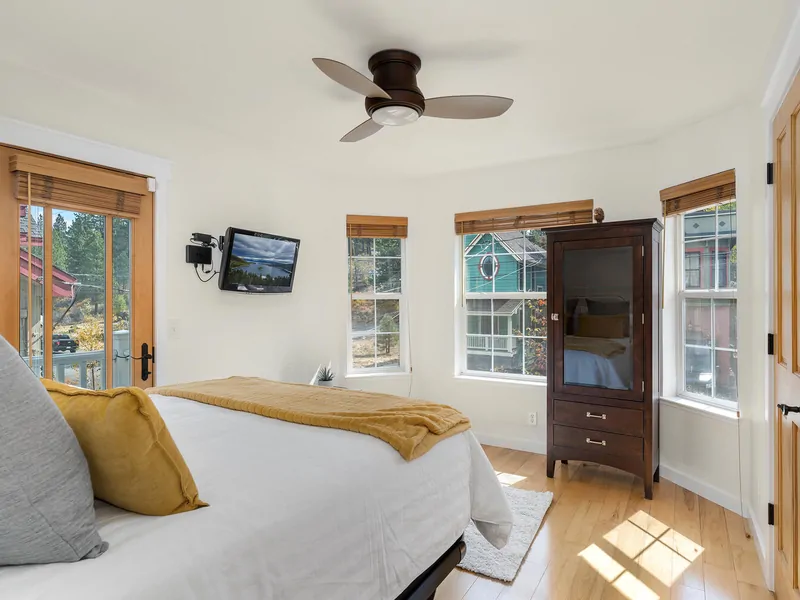 Bedroom 3, 1 Queen, Sleeps 2 at Holy Cow Riverfront