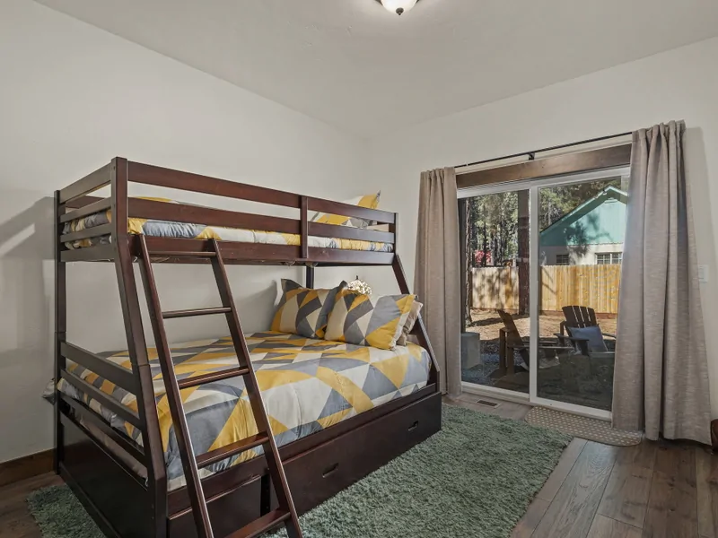 Guest Bedroom -Kings Bear Cabin