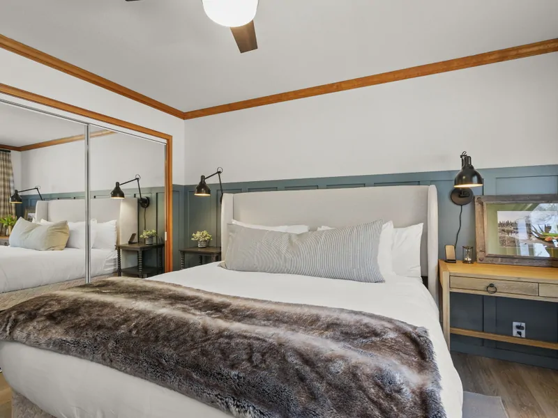 Upstairs Guest with King: Heritage Crest Tahoe