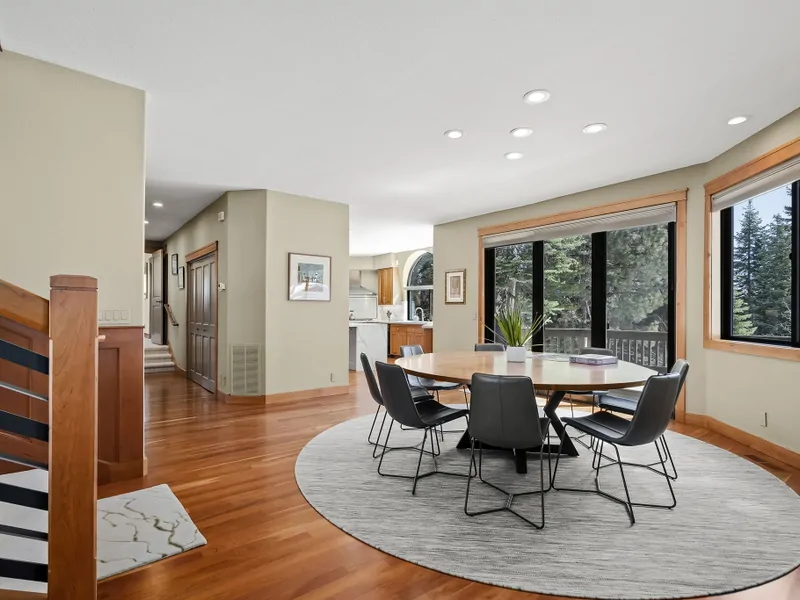 Dining area: Hilltop Manor in Tahoe Donner