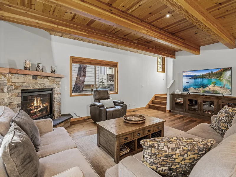 Living Room: Quittin' Time Chalet