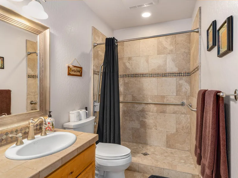 Main Level Bathroom: Full Bath, Walk-in Shower