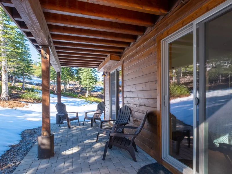 Back Patio: Mountain View Lodge