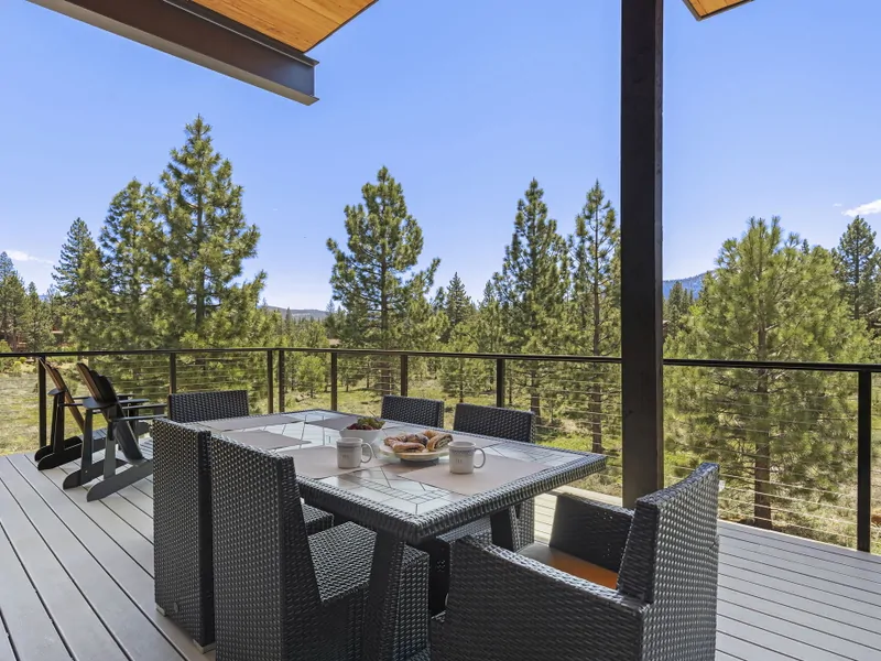 Alpine Greenside Estate Upper Deck