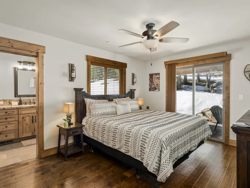 Downstairs Primary Bedroom: Mountain View Lodge