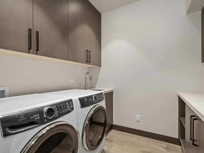 Alpine Greenside Estate Laundry Room