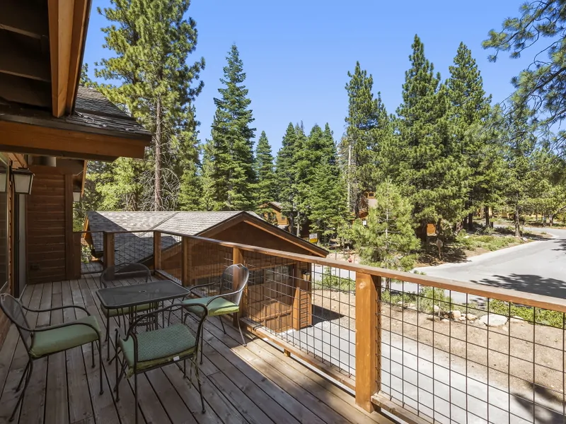 Main Floor Patio Dining Set : Mountainscape Oasis