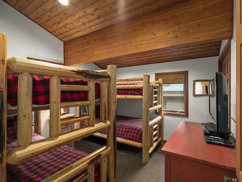 Upstairs Bunk Room - Donner Lake Vacation Lodge