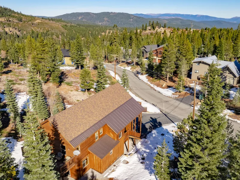 Aerial View of House: Mountain View Lodge