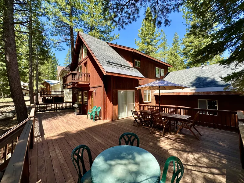 Back Deck: Quittin' Time Chalet