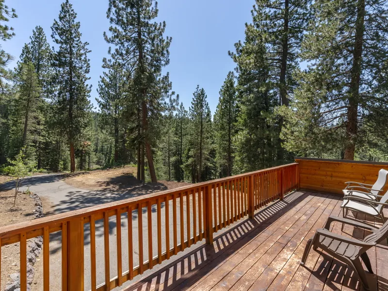 Front patio: Stony Creek Secluded Lodge