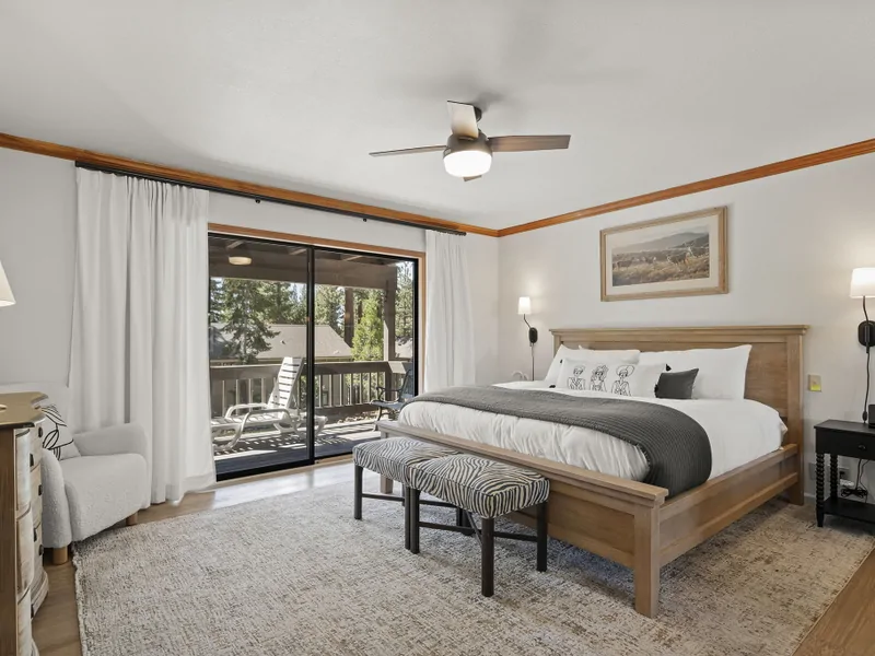 Master Bed King: Heritage Crest Tahoe