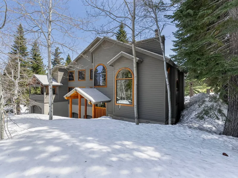 Front of Home Hilltop Manor in Tahoe Donner 2