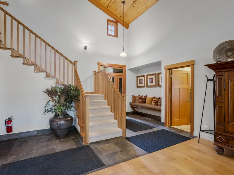 Hallway:  Pinyon Creek Upscale Vacation Retreat