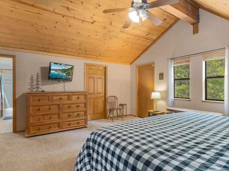 Primary Bedroom: King & TV