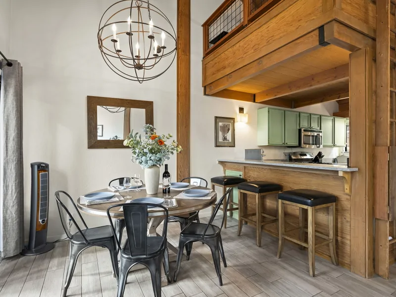 Dining - Sagebrush Hideaway