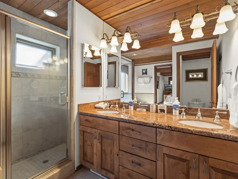 Master Bath - Donner Lake Vacation Lodge