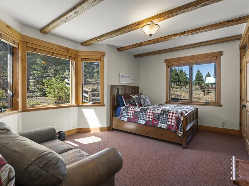 Second Guest Bedroom with Queen - Moonridge Lodge