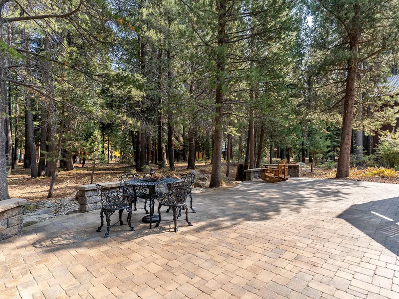 Backyard Patio Lounge Area: Pinecone Lodge with Private Hot tub