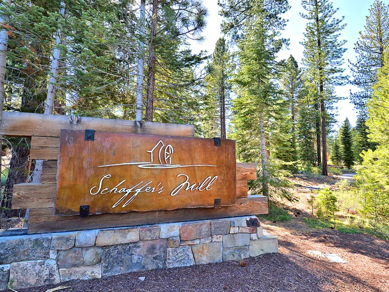 Entrance to Community. : Schaffer's Mill Vacation Lodge