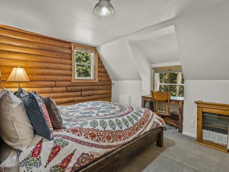 Bedroom 2, 1 Queen, Sleeps 2