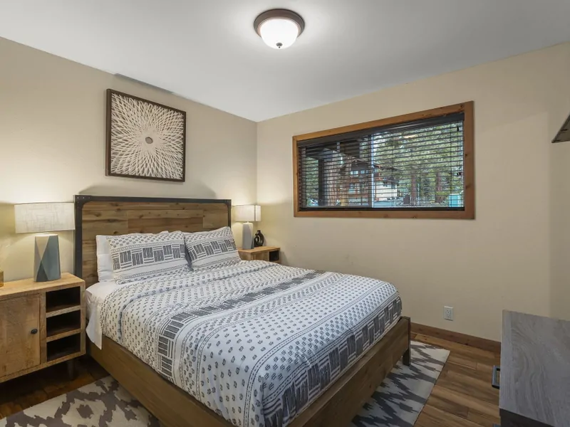 Guest Bedroom Queen - Timberwood Cabin