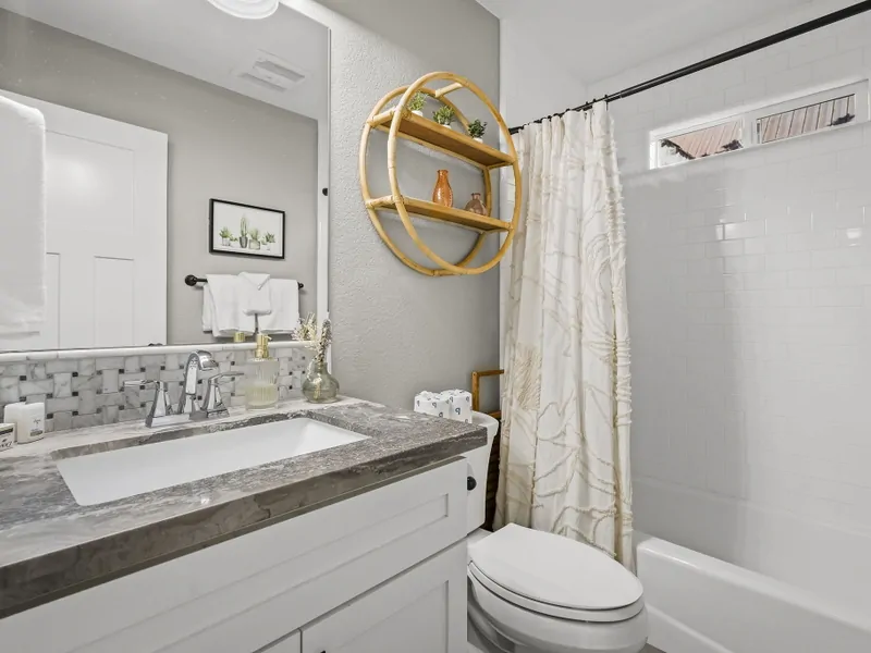 Gateway Getaway Downstairs Shared Bath